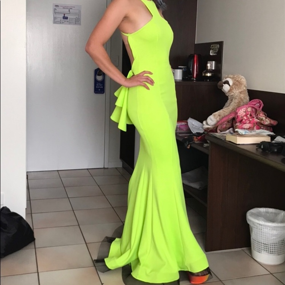 Neon yellow backless mermaid style prom dress NWT